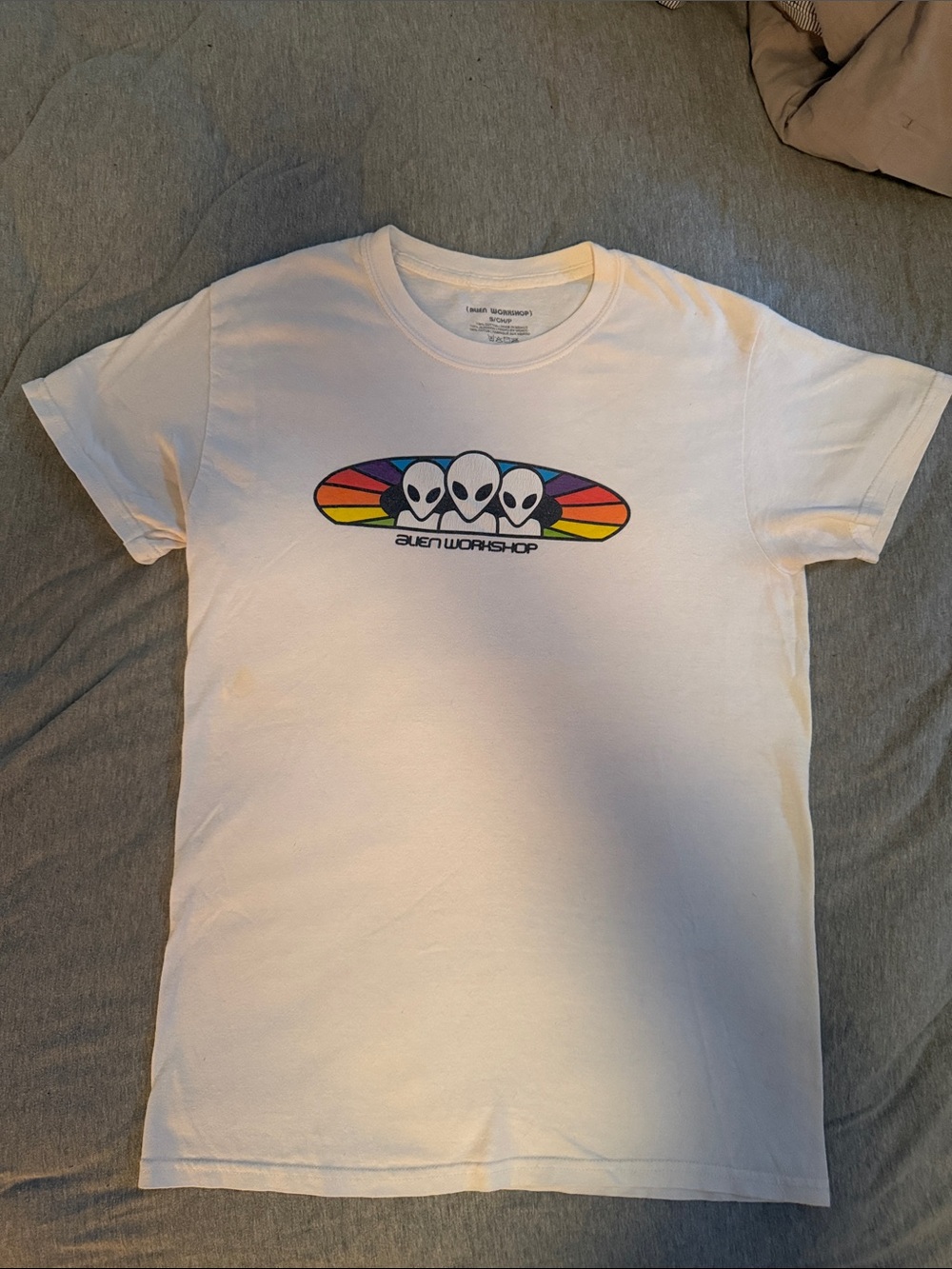 VTG 2000 Alien Workshop Skateboard T Shirt Rainbow Spectrum Prism. Size small
